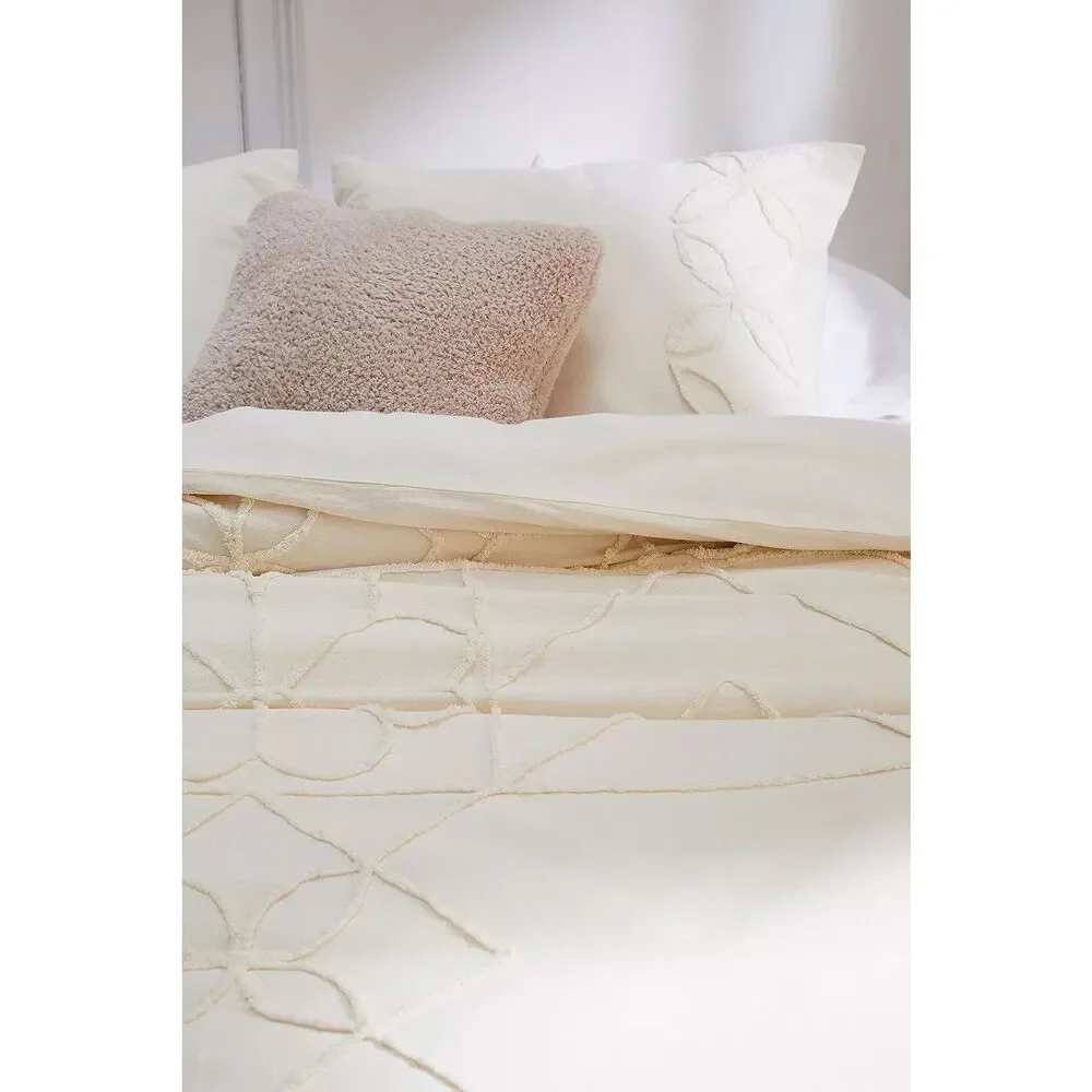 New Urban Outfitters Daya Tufted Duvet Set With Reusable Fabric Bag Size Twin